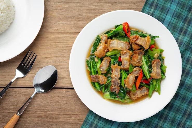 bahaya ikan asin, risiko makan ikan asin, ikan asin hipertensi, ikan asin kanker lambung, gangguan pencernaan akibat ikan asin, tips aman makan ikan asin, natrium tinggi dalam ikan asin, efek samping makan asin, makanan tinggi garam, pola makan sehat ibu 